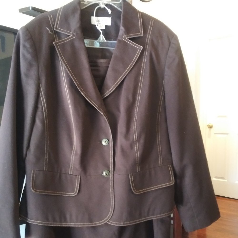 Skirt suit